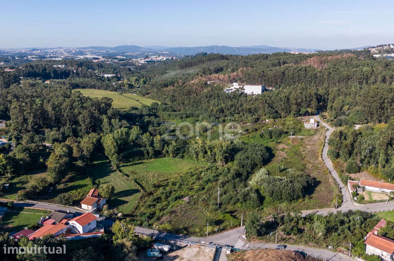 Terreno de gaveto com 2.010 m² em Olival, V.N. Gaia - Grande imagem: 5/18