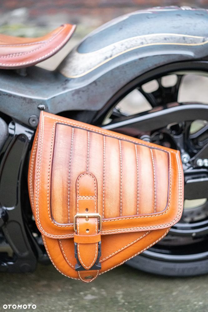 Harley-Davidson Softail Breakout - 26