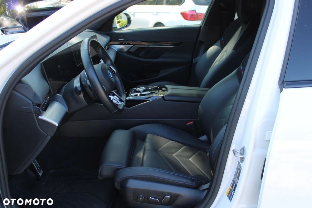 BMW Seria 5 550e xDrive PHEV M Sport - 12