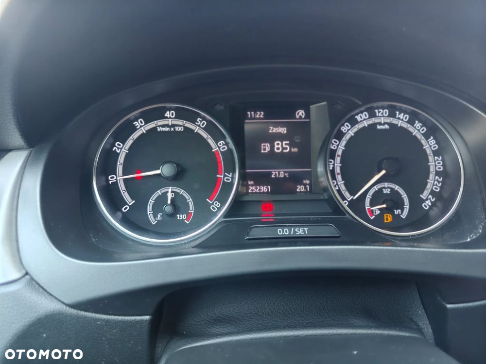 Skoda RAPID 1.0 TSI Active - 10