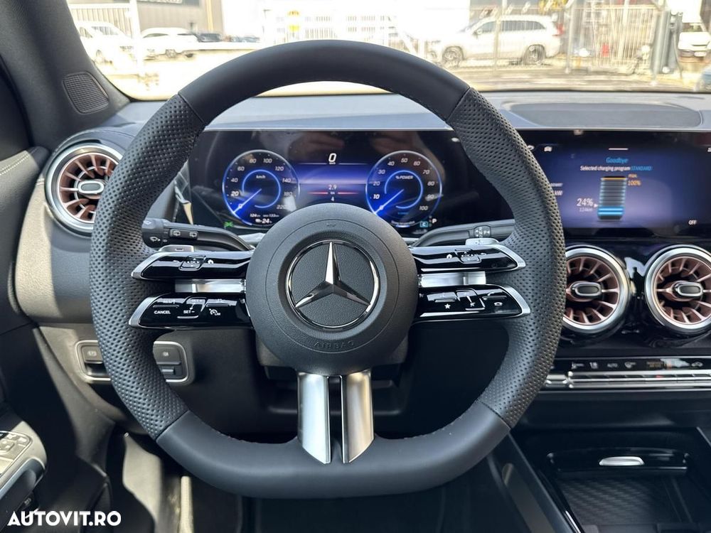 Mercedes-Benz EQB - 10