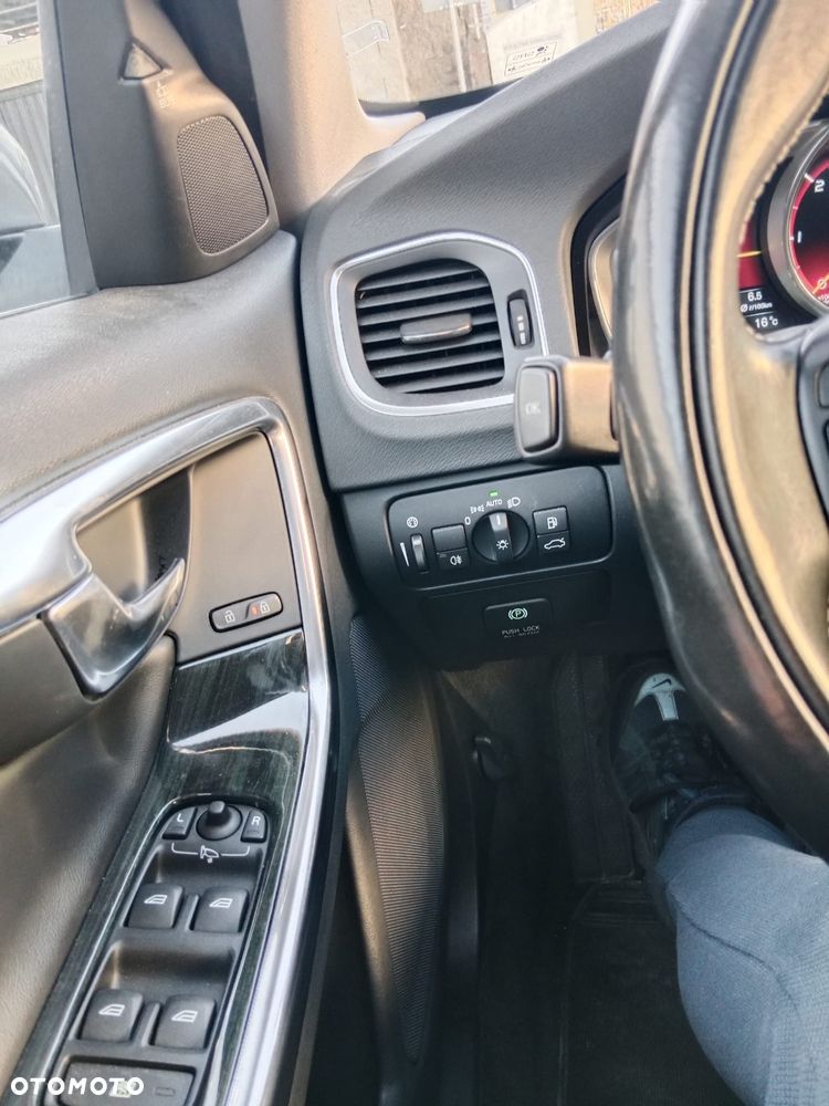 Volvo V60 D6 AWD Plug-in Hybrid Summum - 23