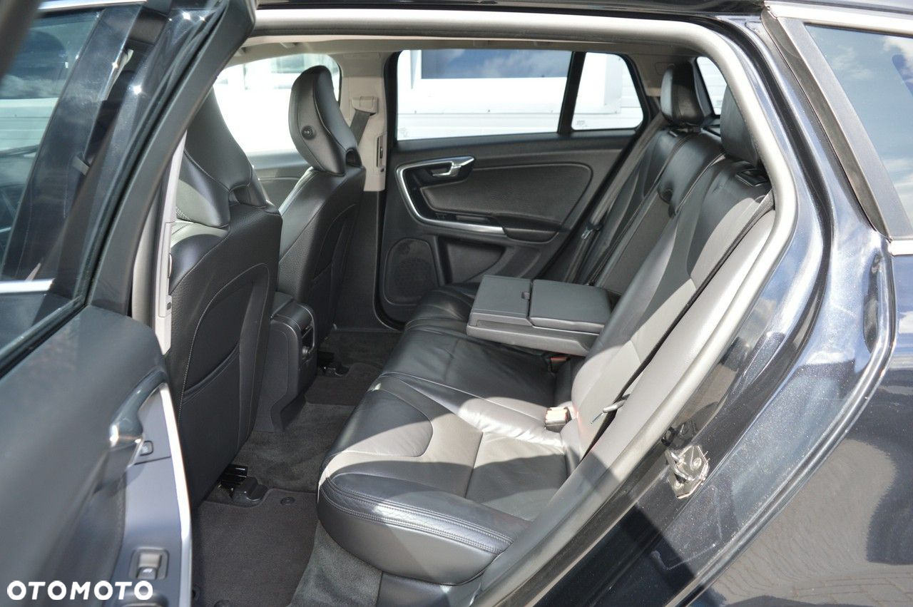 Volvo V60 D3 Momentum - 33