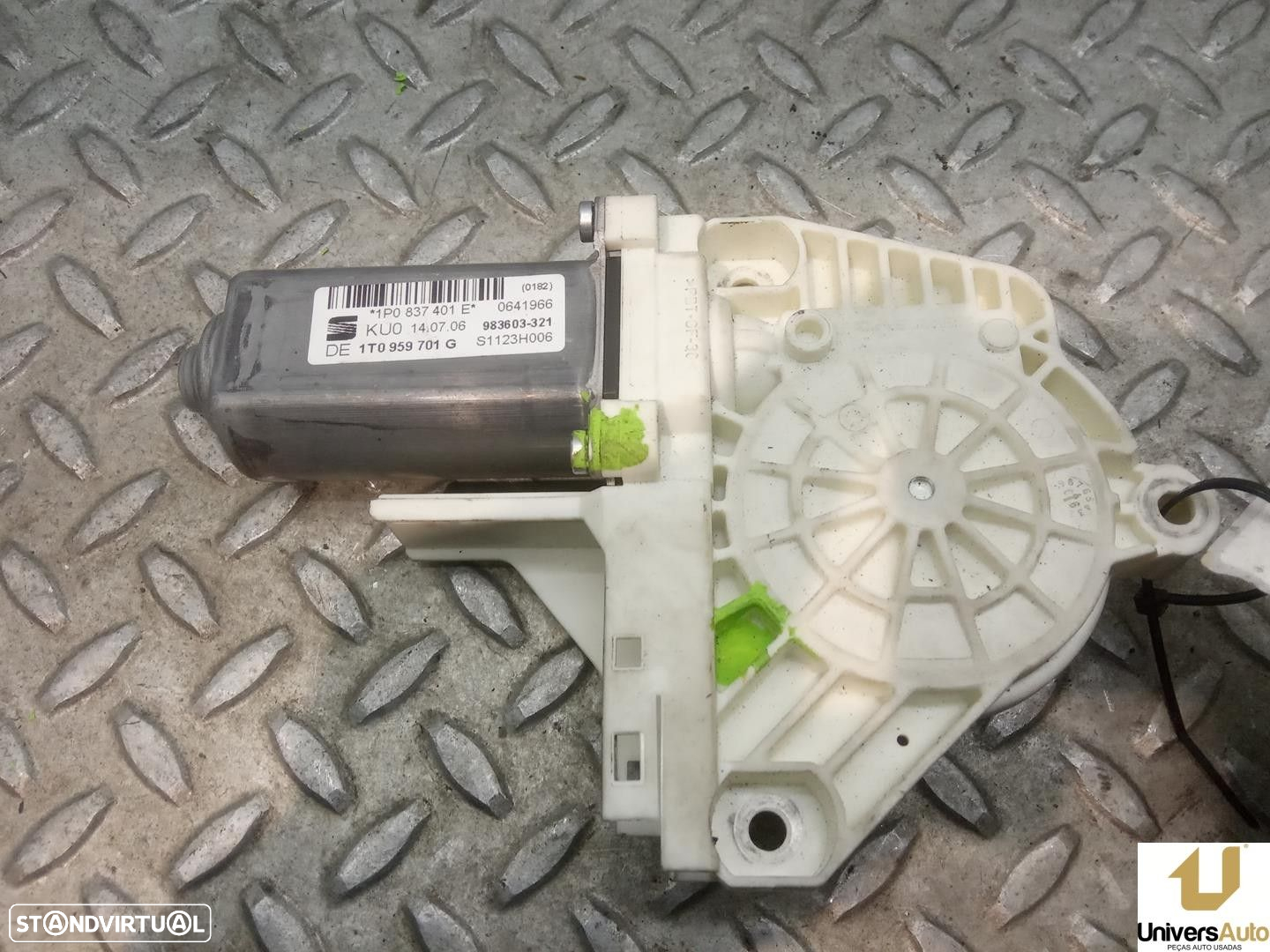 ELEVADOR DE VIDRO FRONTAL ESQUERDO SEAT LEON 2006 -1P0837401E - 2