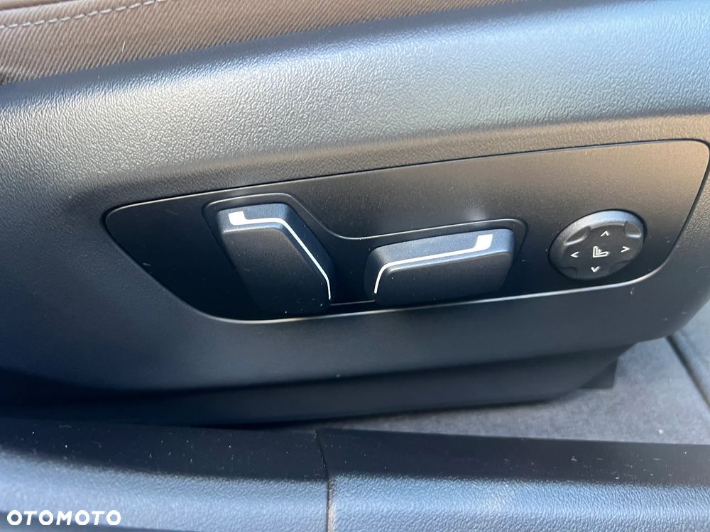 BMW Seria 5 530e PHEV - 11