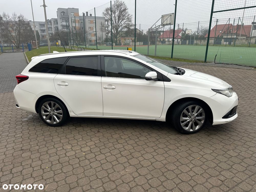 Toyota Auris 1.8 HSD Sol - 8