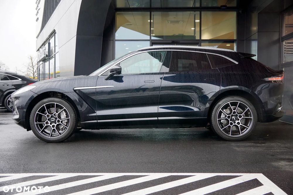 Aston Martin DBX - 4