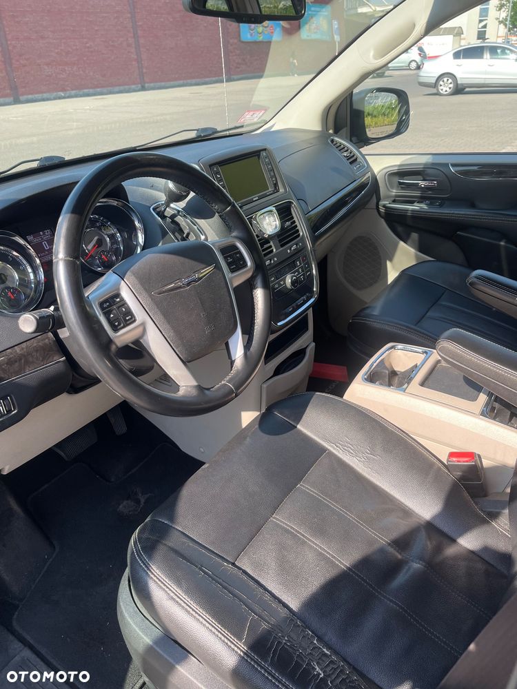 Chrysler Town & Country 3.6 Limited - 10