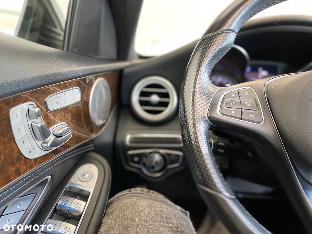 Mercedes-Benz Klasa C 400 4Matic 7G-TRONIC AMG Line - 19