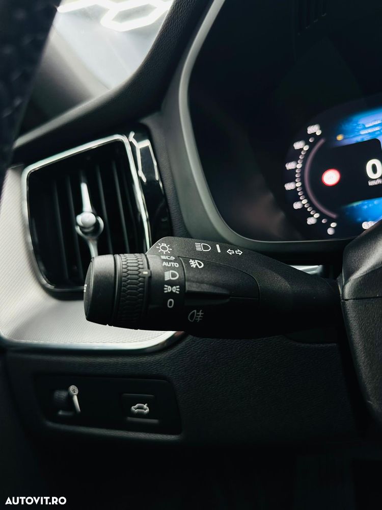 Volvo XC 60 B4 D Ultimate Dark - 33