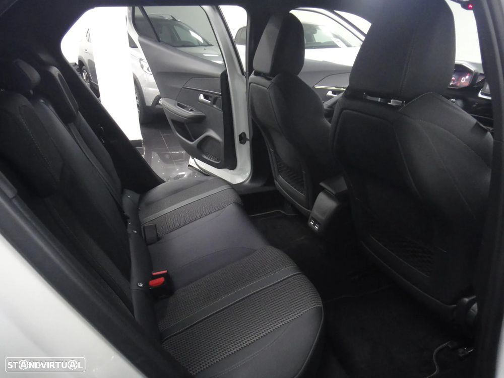 Peugeot 2008 PureTech 130 EAT8 GT - 18