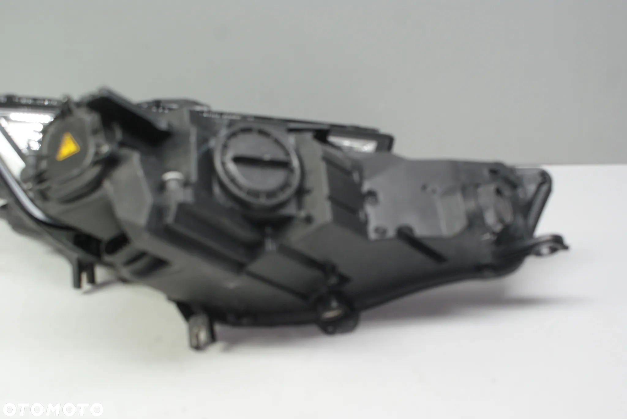 Lampy przednie Audi A4 B9 bi-xenon - 6