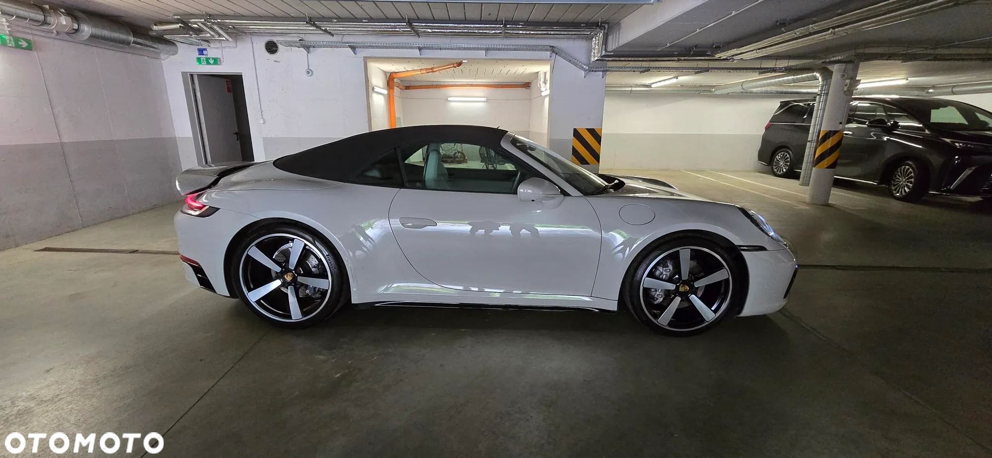 Porsche 911 Carrera Cabrio - 1