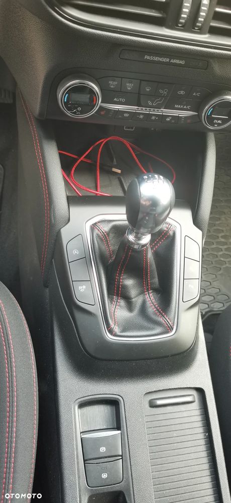 Ford Kuga 1.5 EcoBoost FWD ST-Line - 12