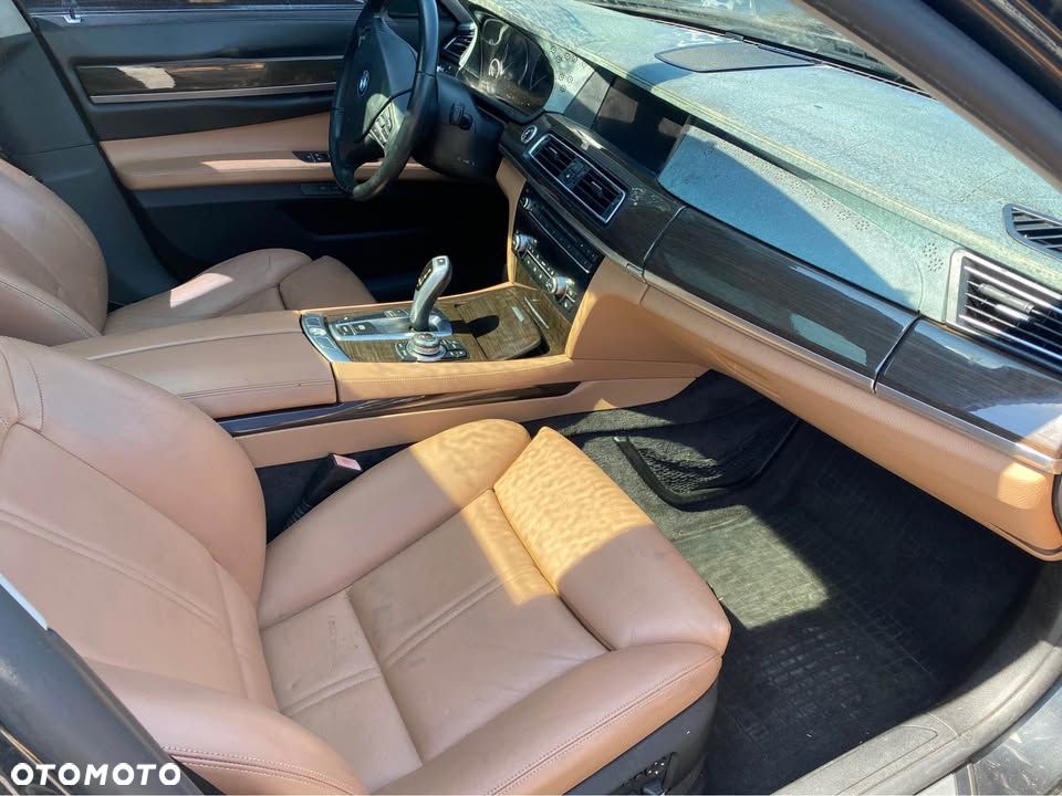 BMW Seria 7 740i - 7