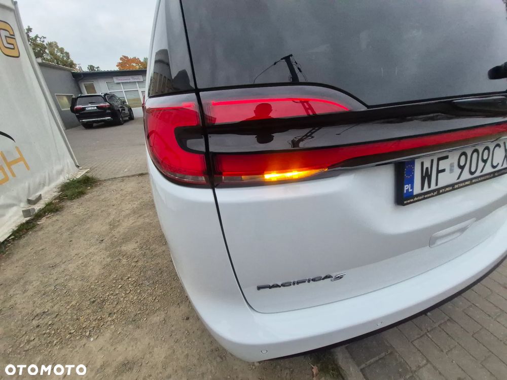 Chrysler Pacifica - 31