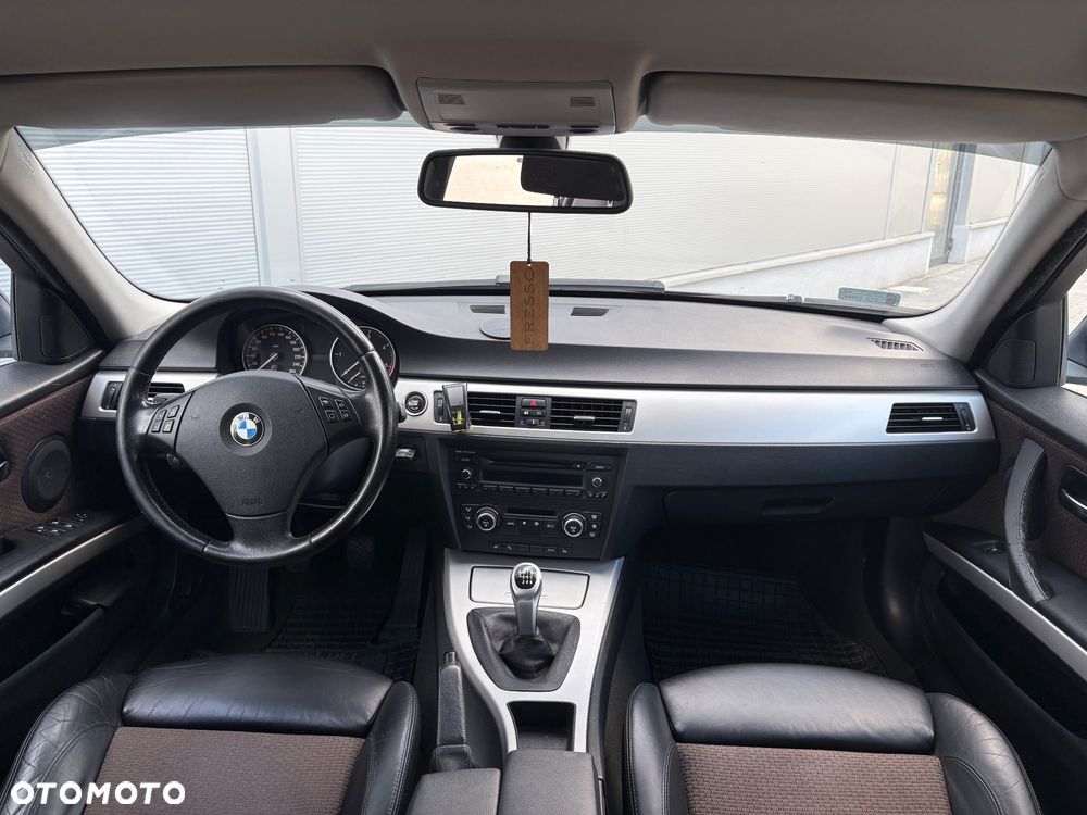 BMW Seria 3 318d DPF Edition Sport - 10