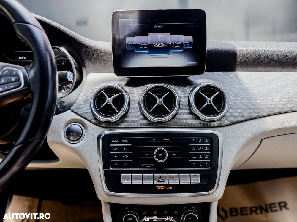 Mercedes-Benz GLA 200 d 4MATIC 7G-DCT Urban - 18