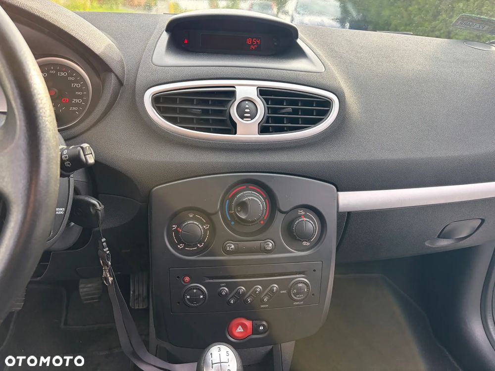 Renault Clio 1.4 16V Expression - 21