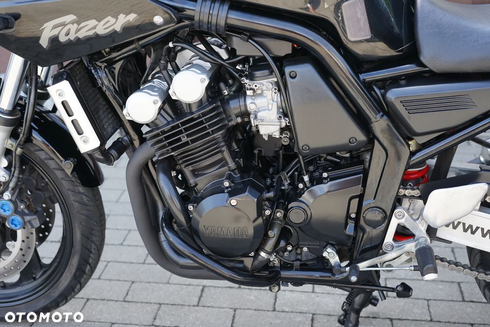 Yamaha FZS - 28