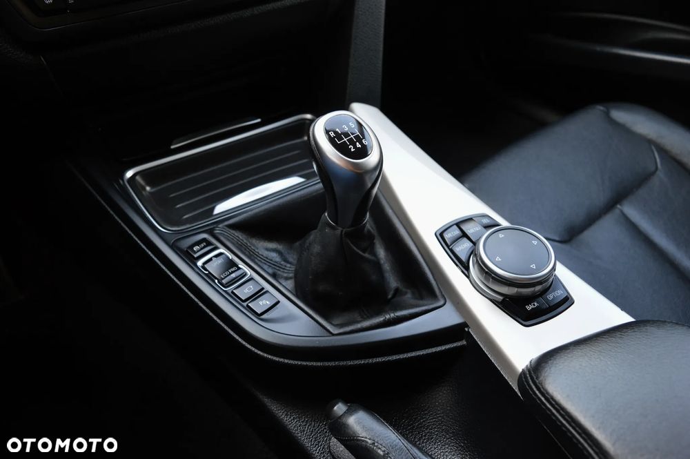 BMW Seria 3 318d Sport Line - 22