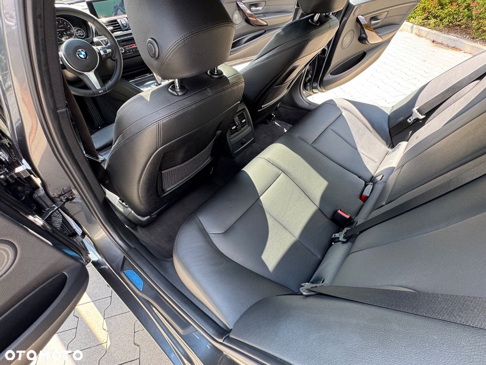 BMW Seria 3 335i Sport-Aut Sport Line - 24