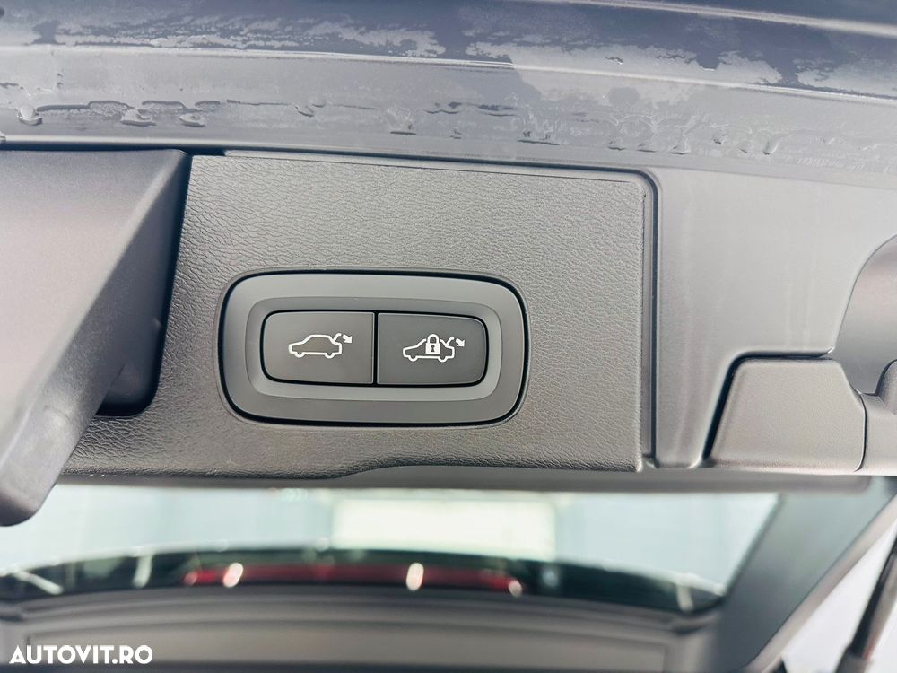 Volvo XC 60 B4 MHEV AT8 FWD Momentum Pro - 18