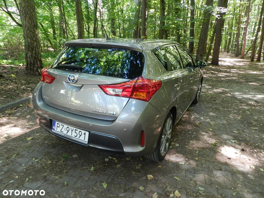 Toyota Auris 1.8 HSD Luna - 2