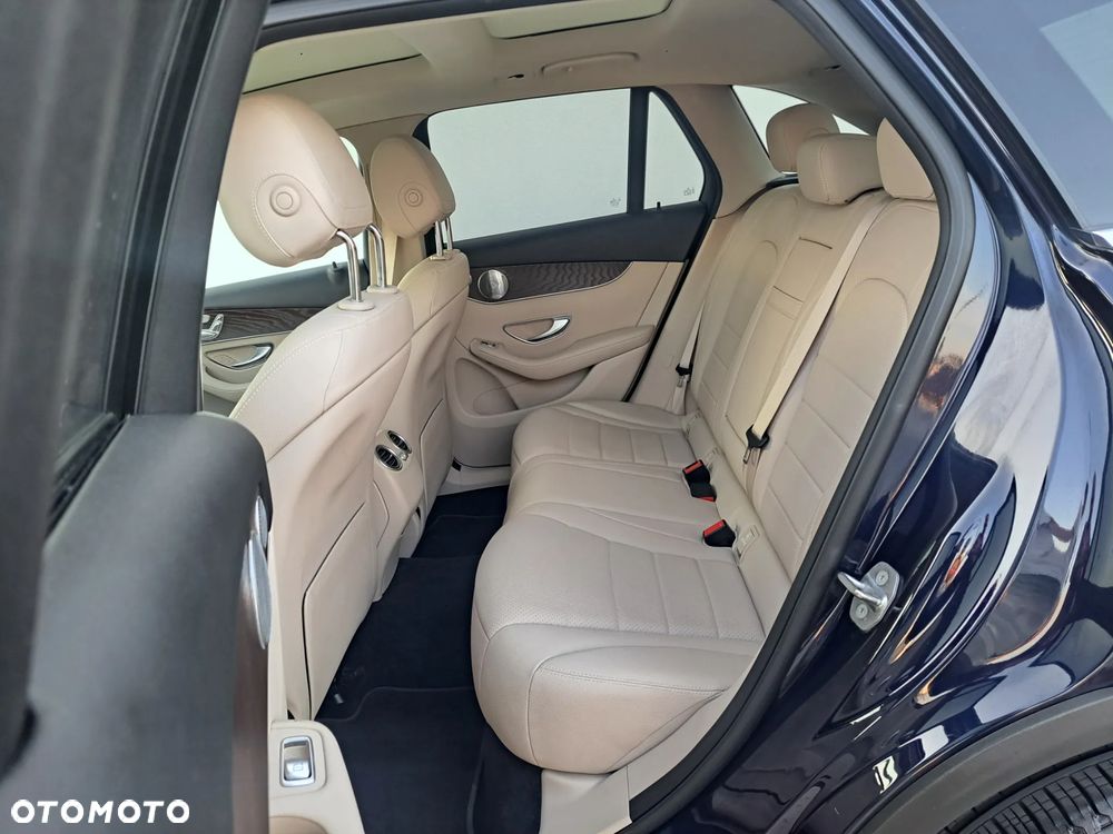 Mercedes-Benz GLC - 21