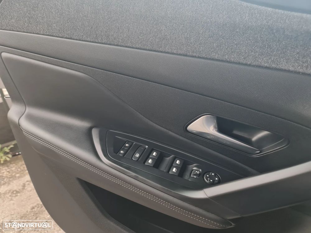 Peugeot 408 1.2 PureTech Allure EAT8 - 21