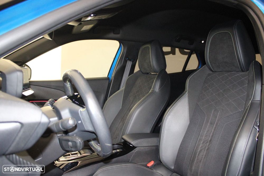 Peugeot e-2008 50 kWh GT - 29