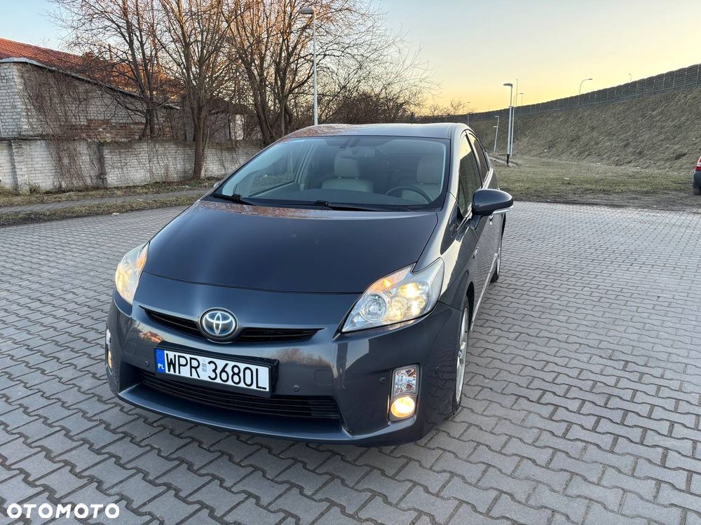 Toyota Prius (Hybrid) - 1