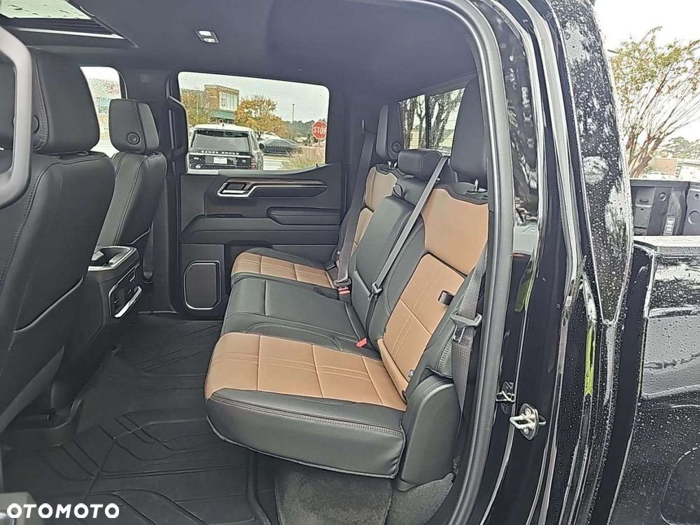 Chevrolet Silverado - 3