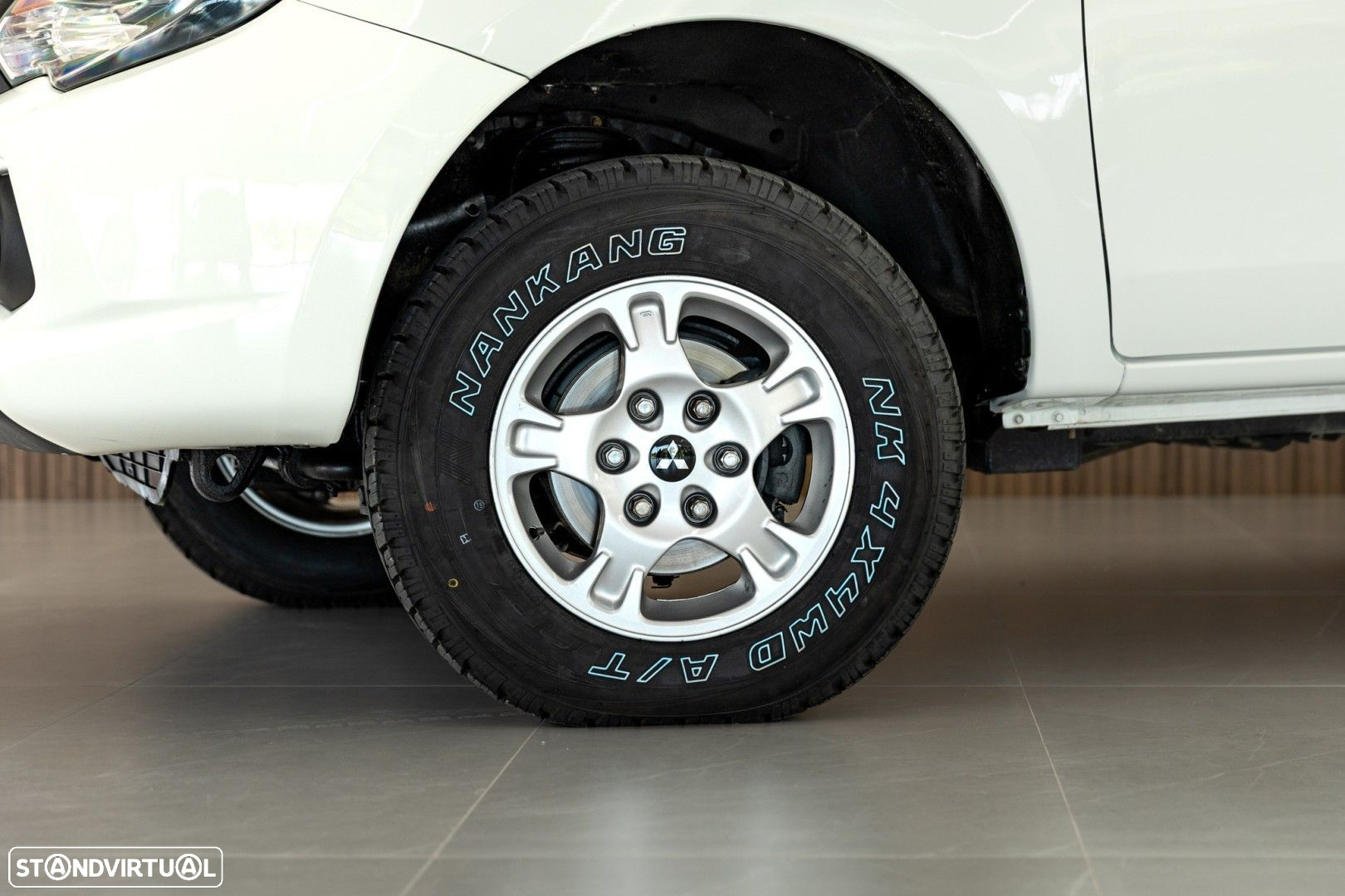 Mitsubishi L200 2.4 DI-D CD Invite 4WD - 29