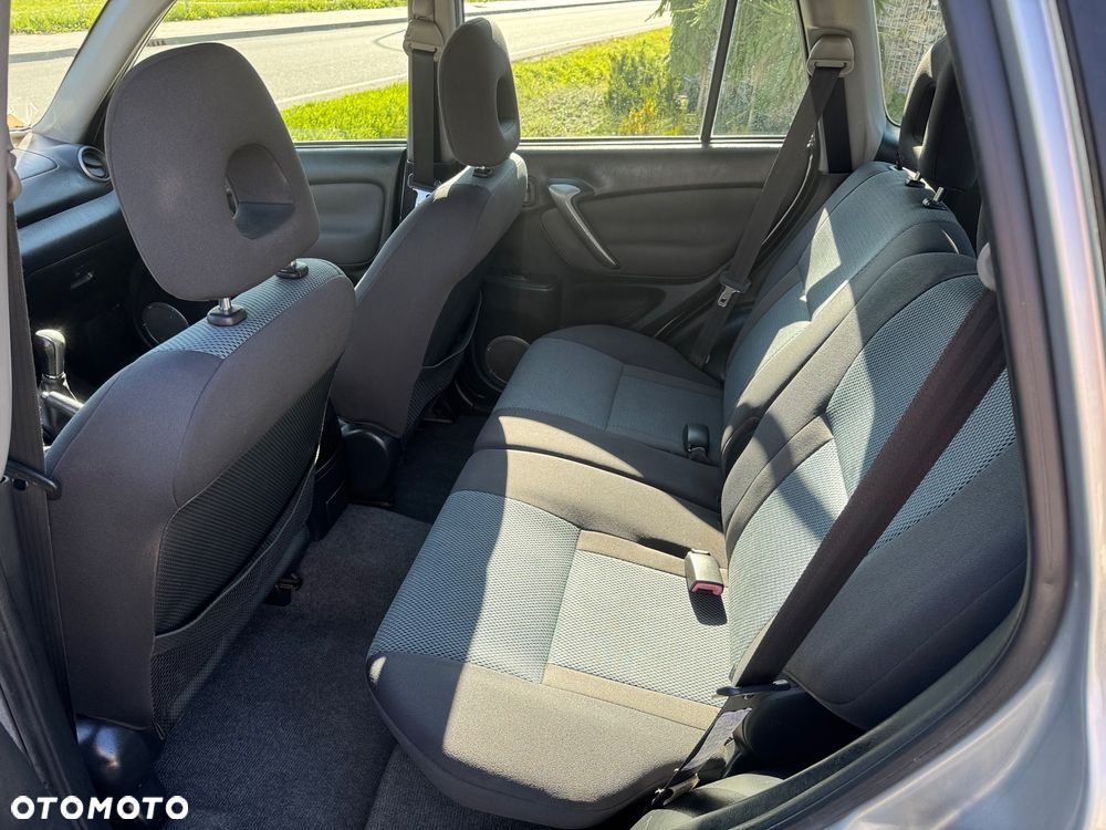 Toyota RAV4 D-4D 4x4 Sol - 18