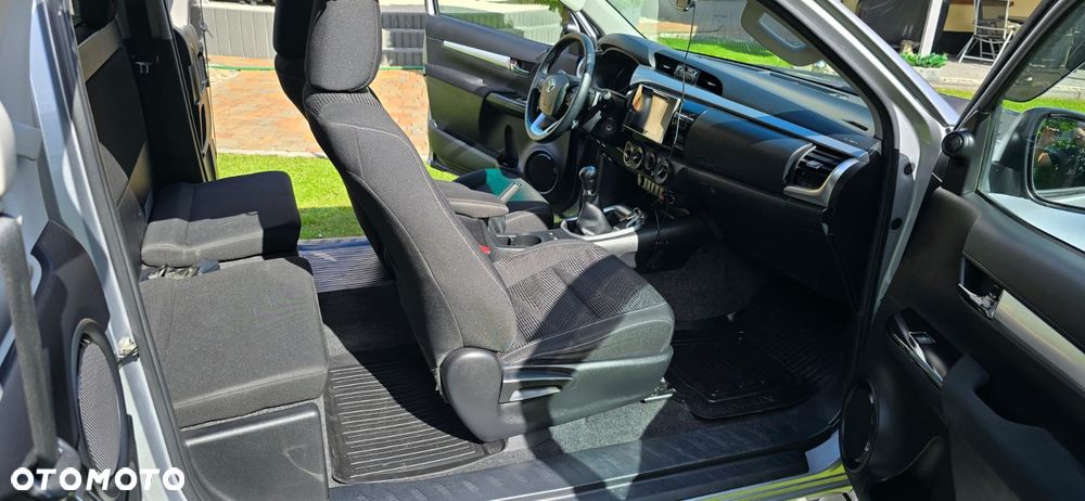 Toyota Hilux 2.4 D-4D Double Cab DLX 4x4 - 5