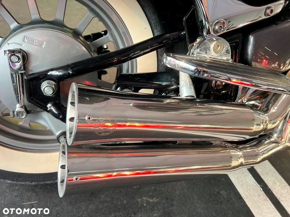 Suzuki Intruder - 19