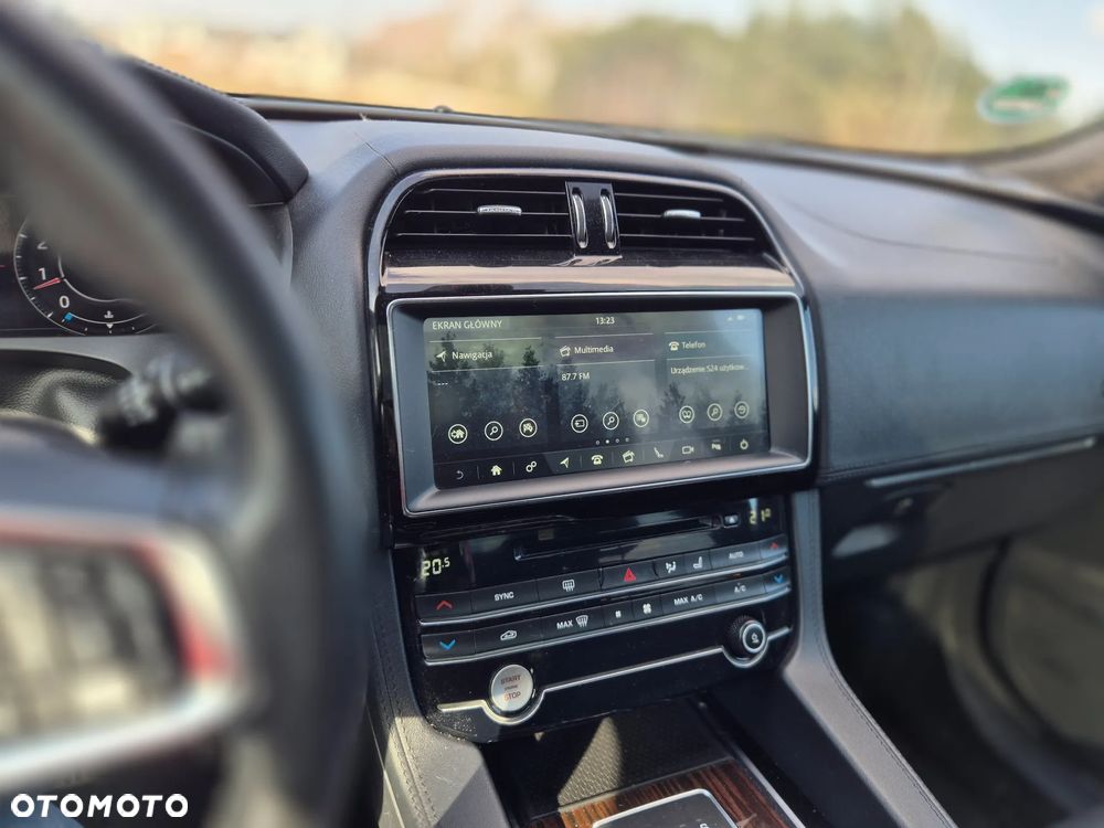 Jaguar F-Pace 25t AWD Prestige - 7