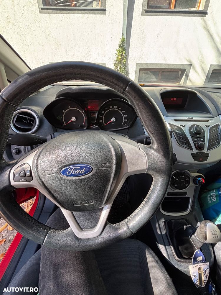 Ford Fiesta 1.25i Ambiente - 14
