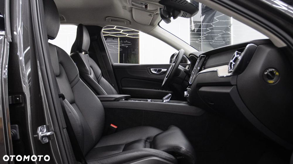 Volvo XC 60 B4 B Plus Bright - 20