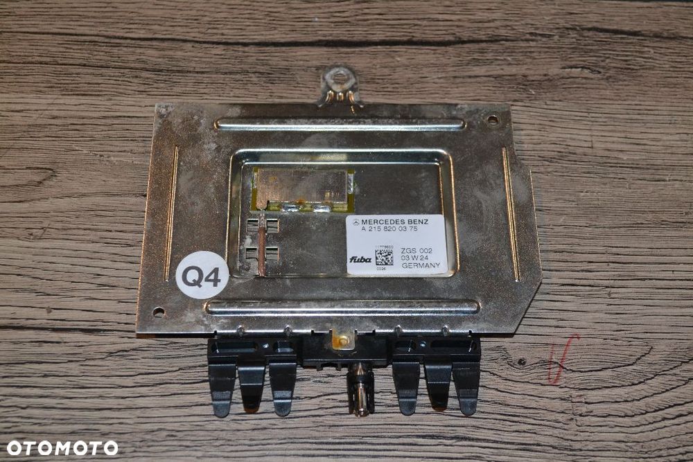 MERCEDES W209 CLK CABRIO WZMACNIACZ ANTENOWY 2158200375 - 1
