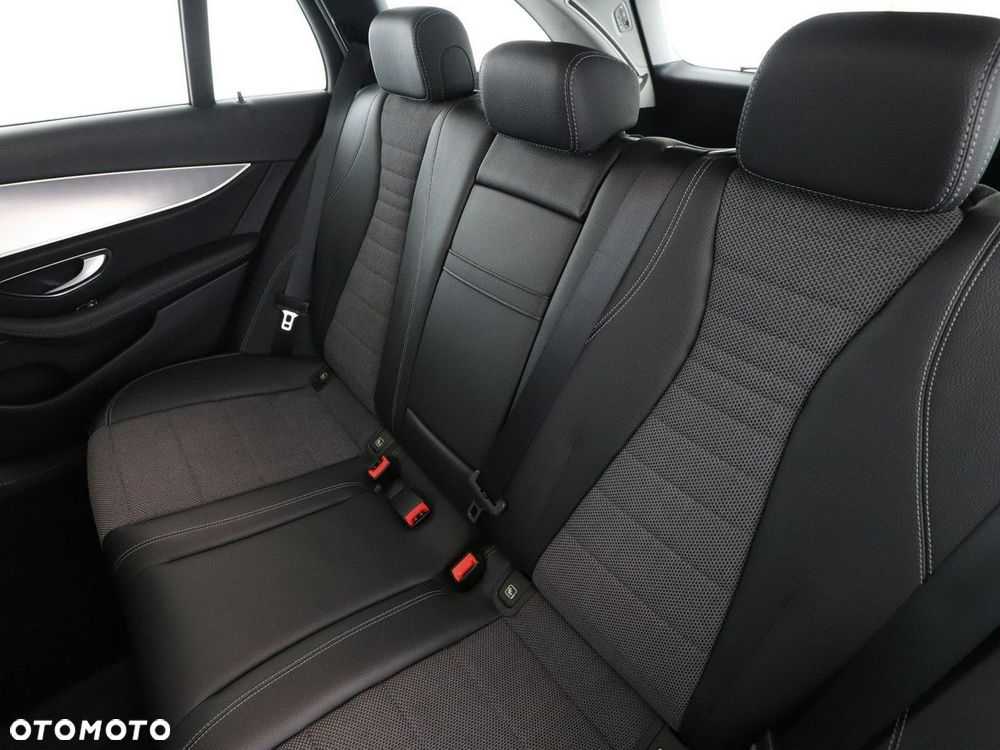 Mercedes-Benz Klasa E 250 9G-TRONIC Avantgarde - 17