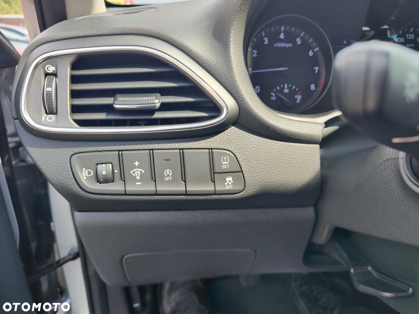 Hyundai i30 1.5 DPI Classic + - 11