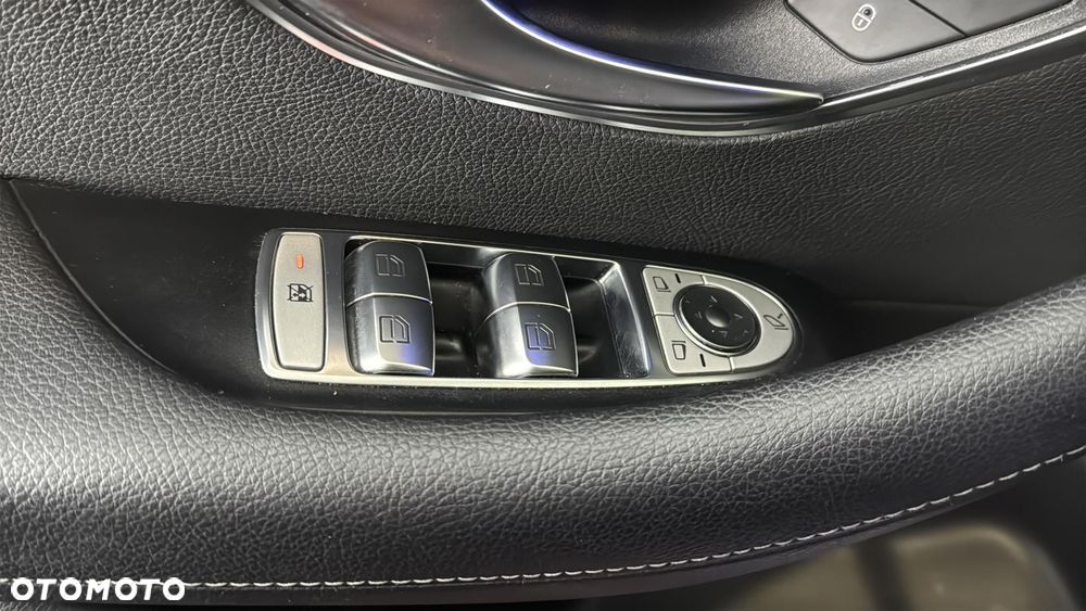 Mercedes-Benz Klasa E 220 d 4-Matic AMG - 33