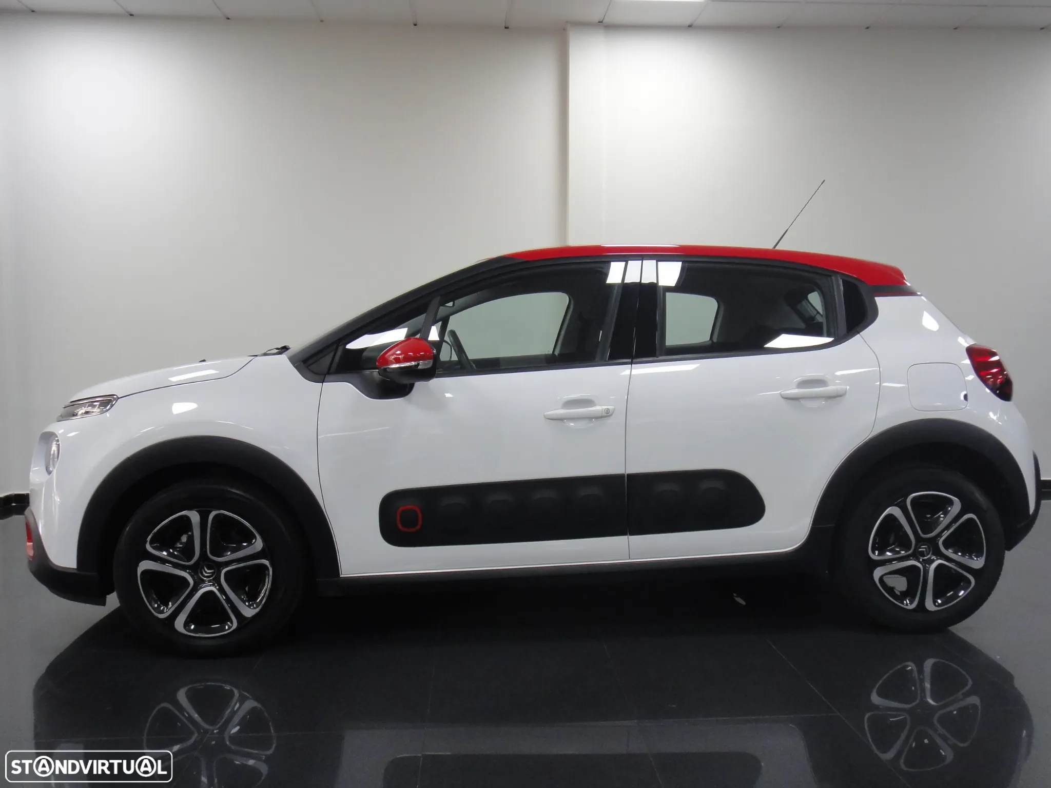 Citroën C3 1.2 PureTech Shine EAT6 - 4