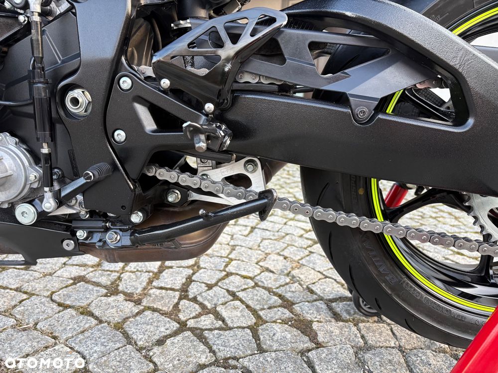Suzuki GSX-R - 16