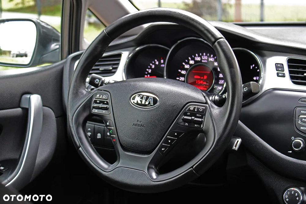 Kia Ceed 1.6 CRDi 128 Fifa World Cup Edition - 18