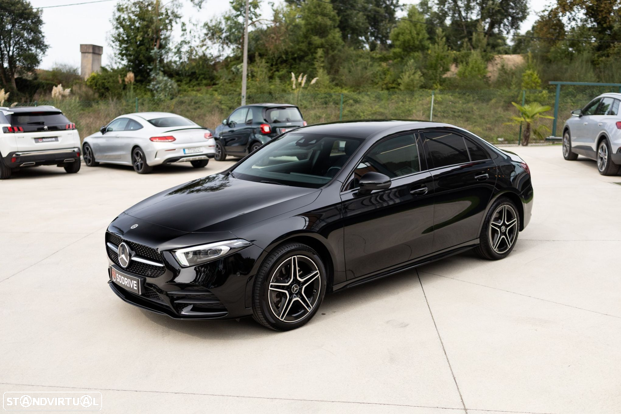 Mercedes-Benz A 250 Limousine e AMG Line - 3