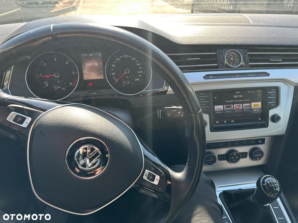 Volkswagen Passat - 15