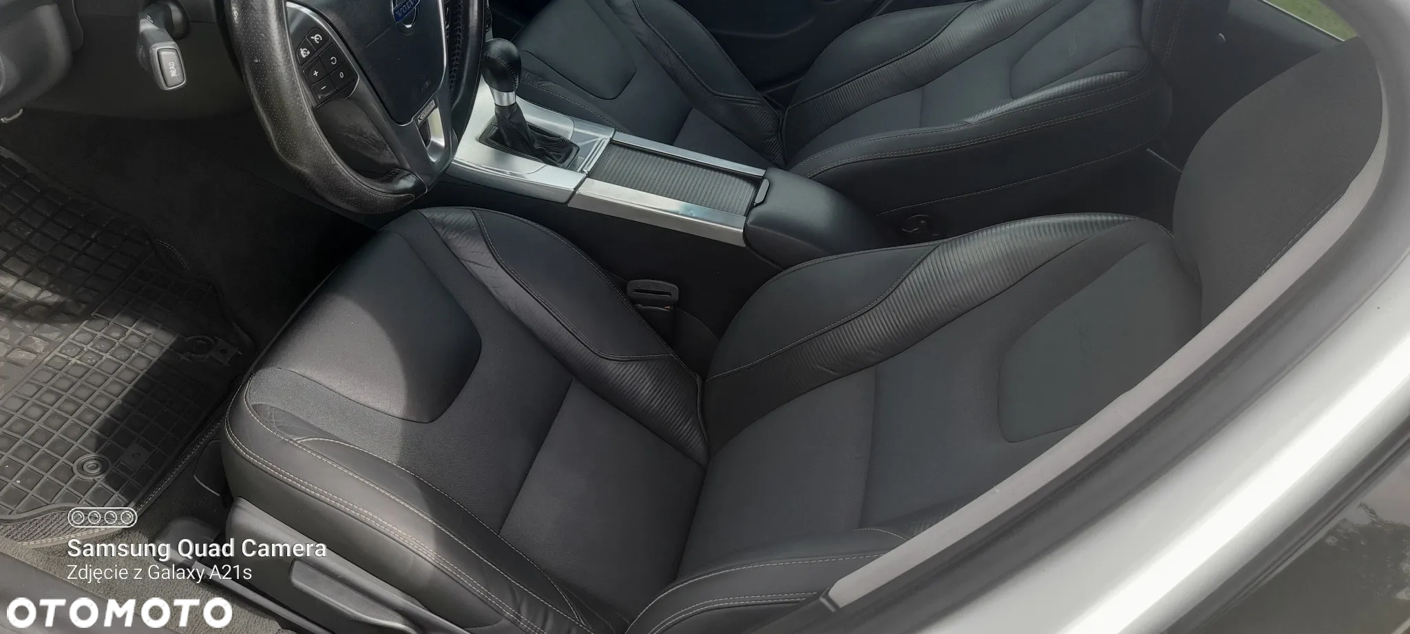Volvo V60 D3 R-Design - 11